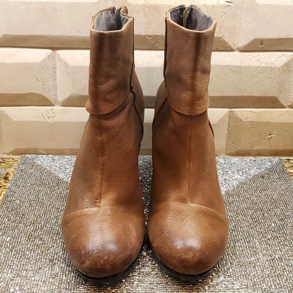 ON HOLD!  VINCE CAMUTO Hadley Bootie - Size 9 - Picture 2 of 9